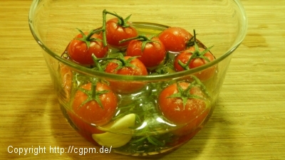 Tomaten in gekräutertem Olivenöl gegart
