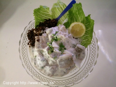 Herings-Salat mit Roggenbröseln
